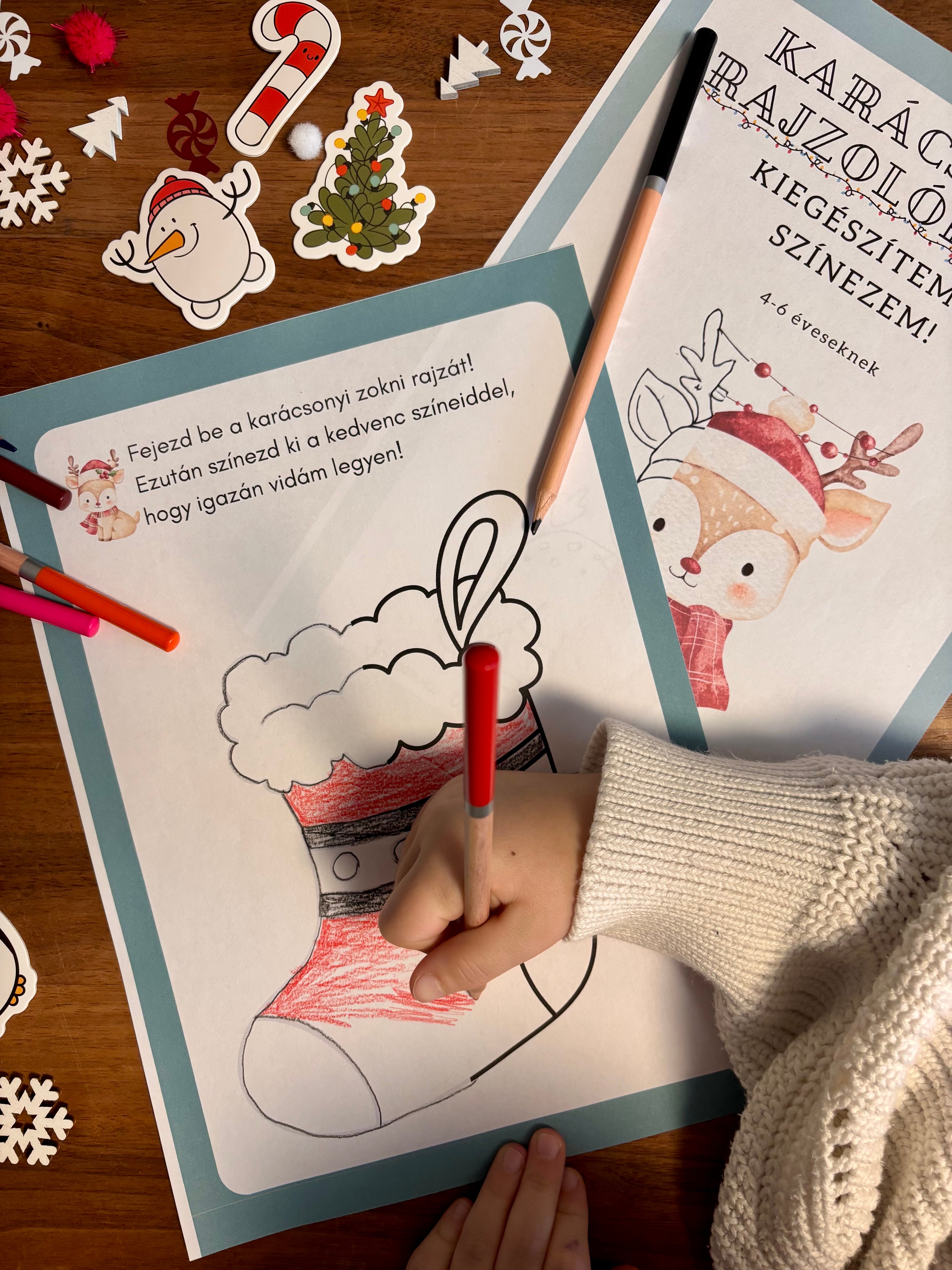 Karácsonyi rajzolófüzet – Kiegészítem és színezem!